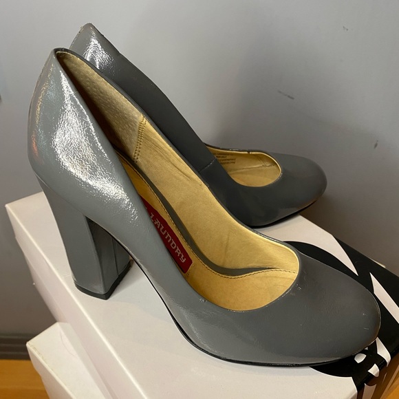 Chinese Laundry - 3.5” block heel - “Devote” - size 5.5 - grey - good condition - Picture 3 of 9